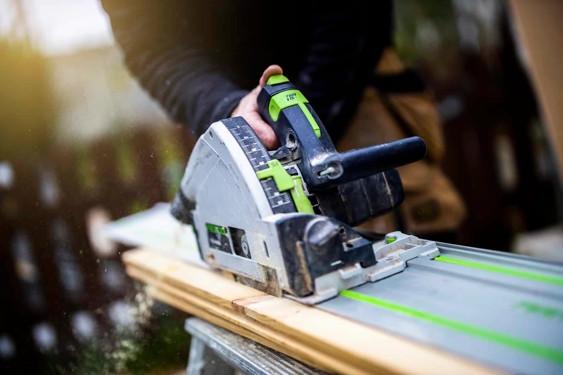 Gør-det-selv eller professionel hjælp? Fordele og ulemper ved totalrenovering