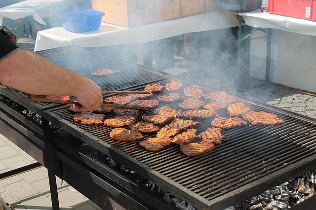 Fra kød til krus: Hemmelighederne bag en vellykket grillfest med fadøl