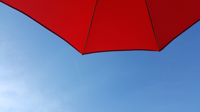 Gå sommeren i møde med en stilfuld strandparasol fra Vanilla Copenhagen
